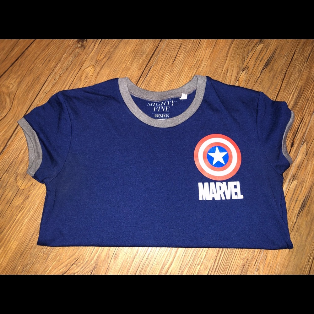 marvel t-shirt size small